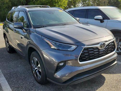 Gray 2022 Toyota Highlander XLE
