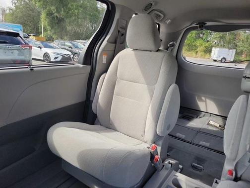 2020 Toyota Sienna LE