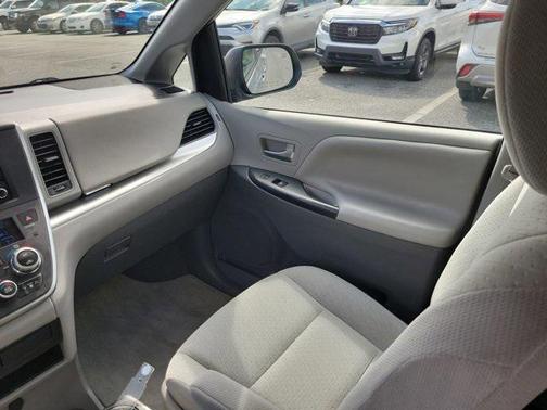 2020 Toyota Sienna LE