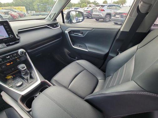 Blizzard Pearl 2019 Toyota RAV4 Limited