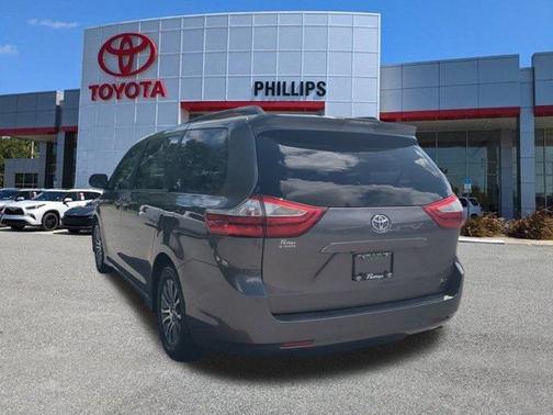 2018 Toyota Sienna XLE