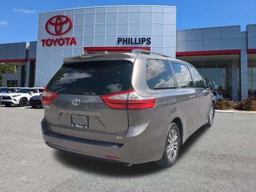 2018 Toyota Sienna XLE