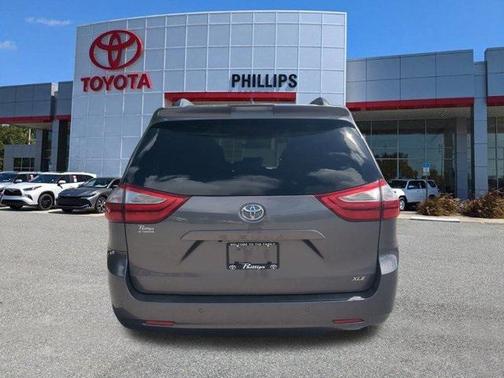 2018 Toyota Sienna XLE