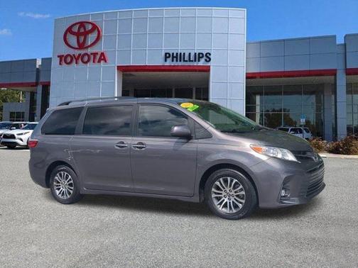 2018 Toyota Sienna XLE