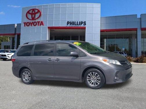 2018 Toyota Sienna XLE