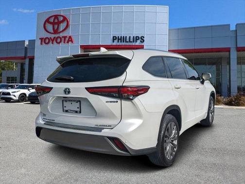 Wind Chill Pearl 2022 Toyota Highlander Hybrid Platinum