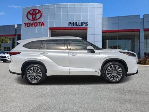 Wind Chill Pearl 2022 Toyota Highlander Hybrid Platinum