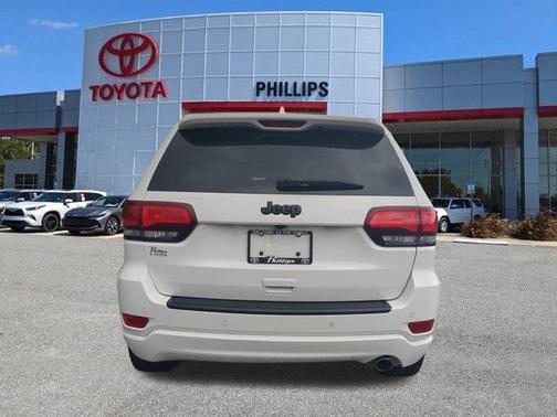 2022 Jeep Grand Cherokee Laredo
