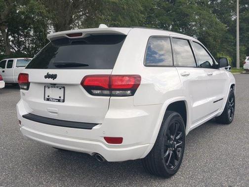 2022 Jeep Grand Cherokee Laredo