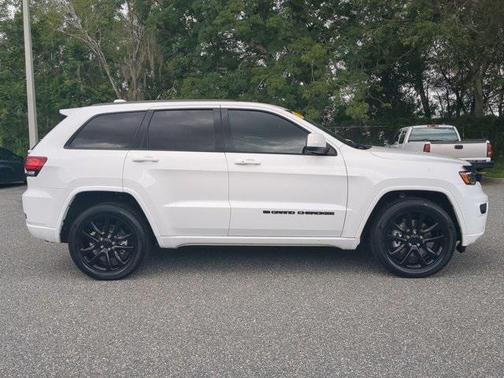 2022 Jeep Grand Cherokee Laredo