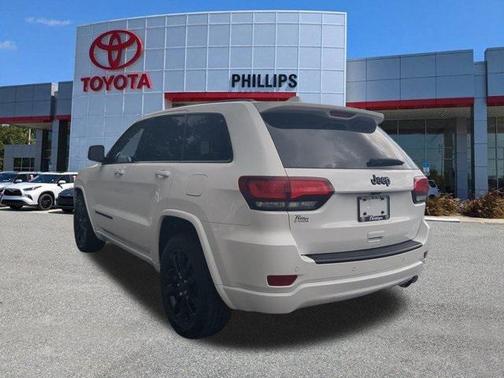 2022 Jeep Grand Cherokee Laredo