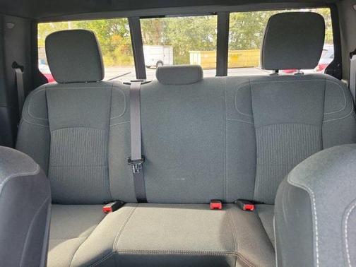 2022 RAM 2500 Tradesman Crew Cab 4x4 6'4' Box