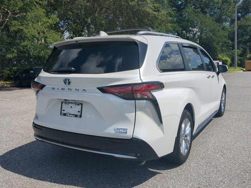 2024 Toyota Sienna Limited 7-Passenger