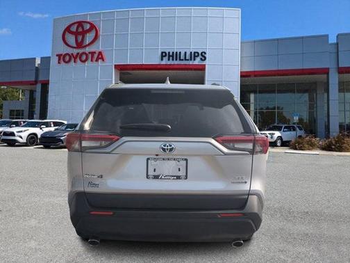 2022 Toyota RAV4 Hybrid XLE