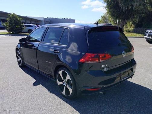 2017 Volkswagen Golf GTI S 4-Door