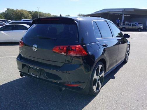2017 Volkswagen Golf GTI S 4-Door