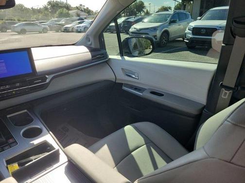 2025 Toyota Sienna XLE