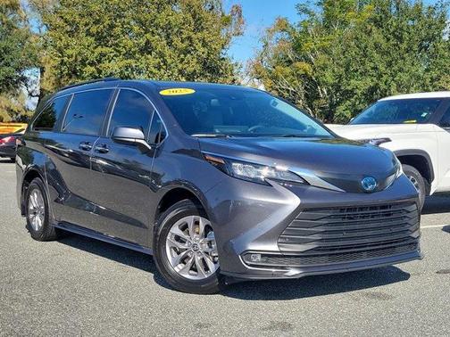 2025 Toyota Sienna XLE