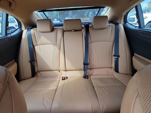 2024 Lexus ES 300h Ultra Luxury