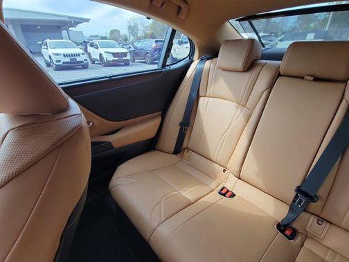 2024 Lexus ES 300h Ultra Luxury