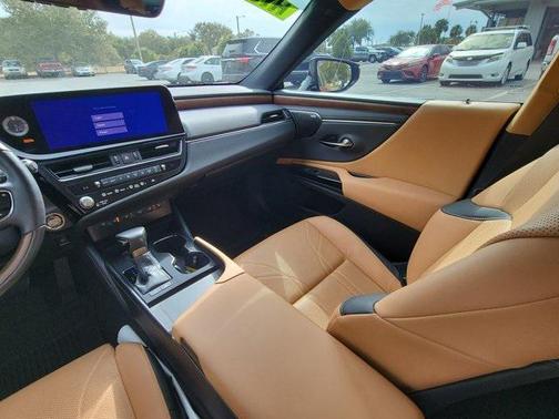 2024 Lexus ES 300h Ultra Luxury