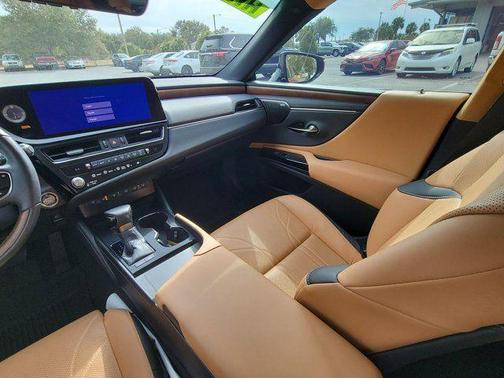 2024 Lexus ES 300h Ultra Luxury