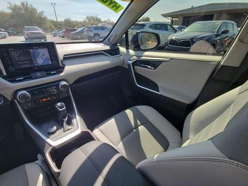 2019 Toyota RAV4 Hybrid SE