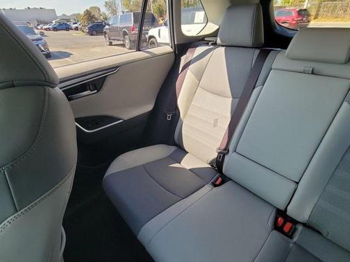 2019 Toyota RAV4 Hybrid SE