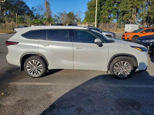 2024 Toyota Highlander Platinum