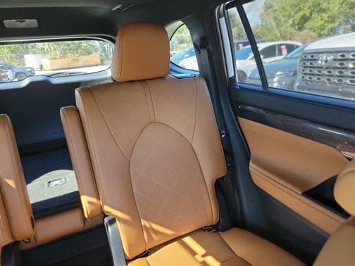 2024 Toyota Highlander Platinum