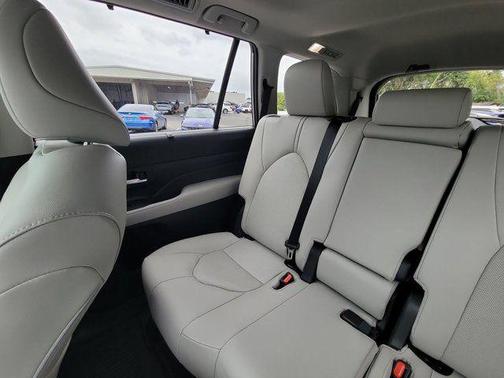 Celestial Silver Metallic 2026 Toyota Grand Highlander Hybrid XLE