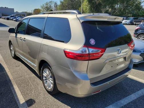 2017 Toyota Sienna XLE