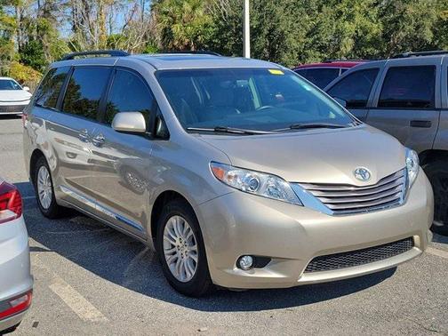 2017 Toyota Sienna XLE