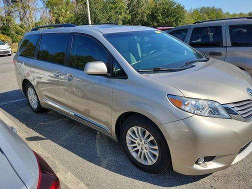 2017 Toyota Sienna XLE