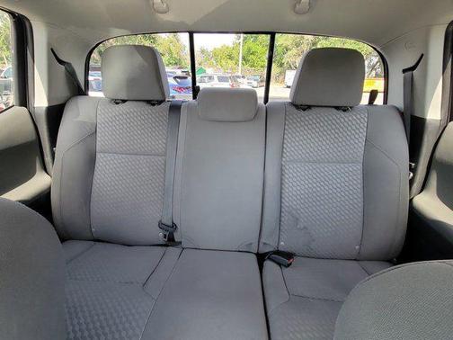 White 2022 Toyota Tacoma SR5