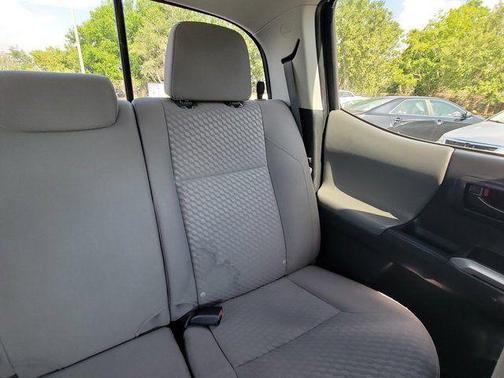 White 2022 Toyota Tacoma SR5