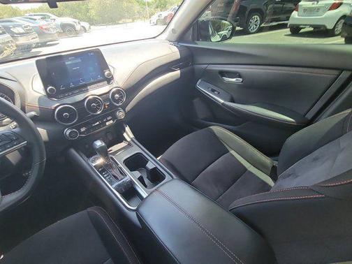 Aspen White Tricoat/Super Black 2024 Nissan Sentra SR