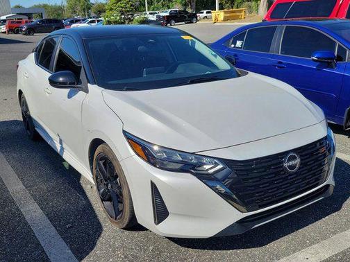 Aspen White Tricoat/Super Black 2024 Nissan Sentra SR