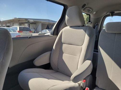 2018 Toyota Sienna LE