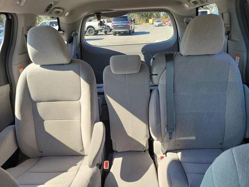 2018 Toyota Sienna LE