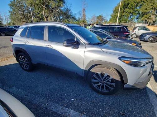 2025 Toyota Corolla Cross XLE