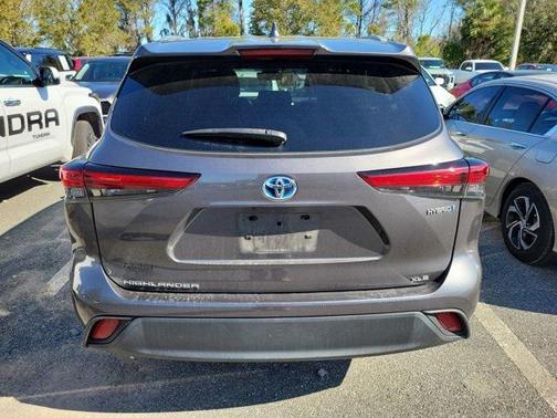 2022 Toyota Highlander Hybrid XLE