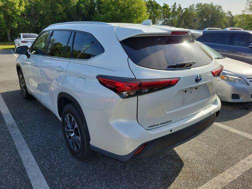2021 Toyota Highlander Hybrid XLE