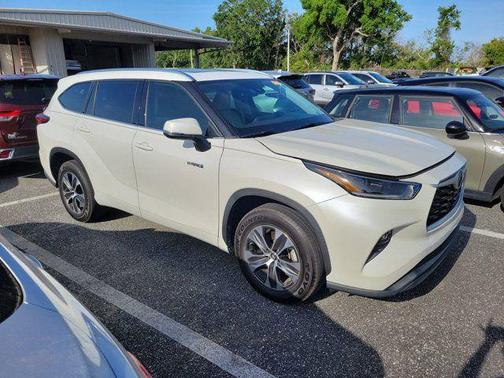 2021 Toyota Highlander Hybrid XLE