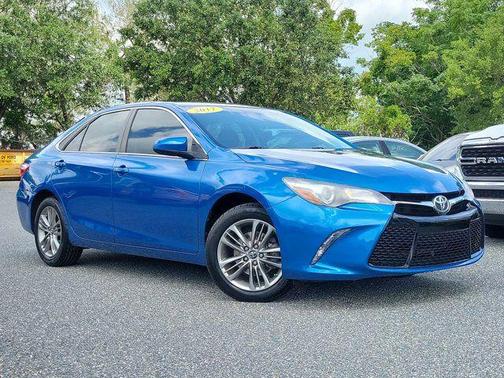 Blue Streak Metallic 2017 Toyota Camry SE