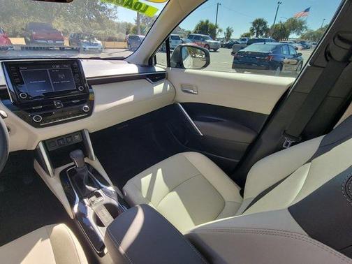 2022 Toyota Corolla Cross XLE