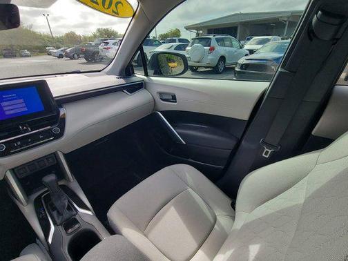 2025 Toyota Corolla Cross LE