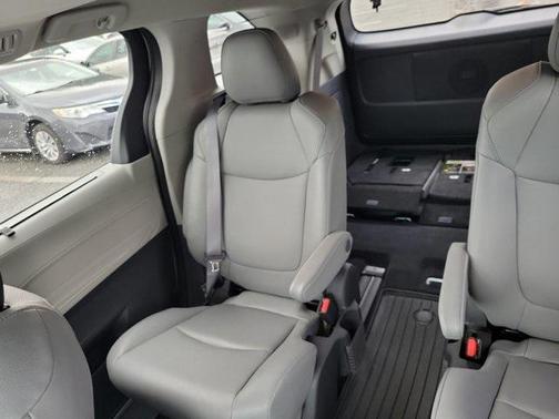 2023 Toyota Sienna XLE 7 Passenger