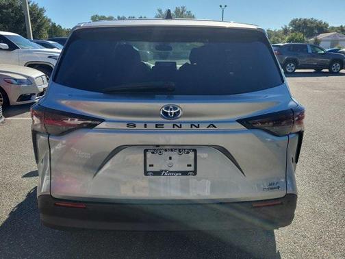 2023 Toyota Sienna XLE
