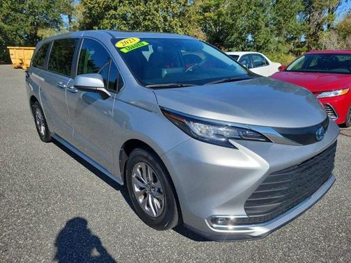 2023 Toyota Sienna XLE